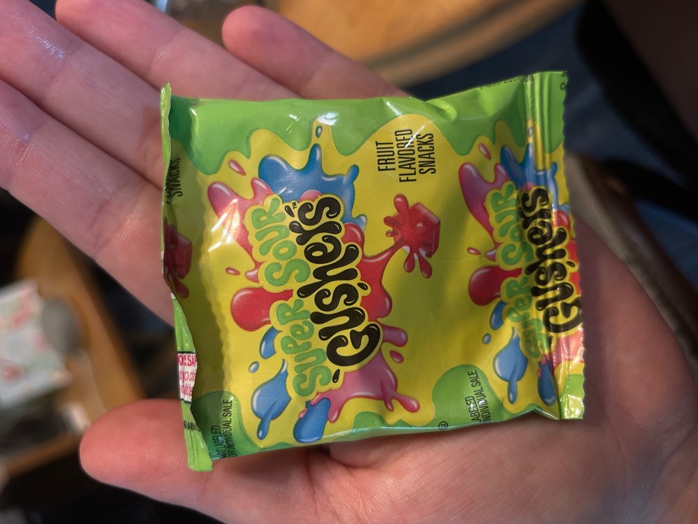 Betty Crocker Fruit Gushers Super Sour Mixed Flavors .8oz/22.6g